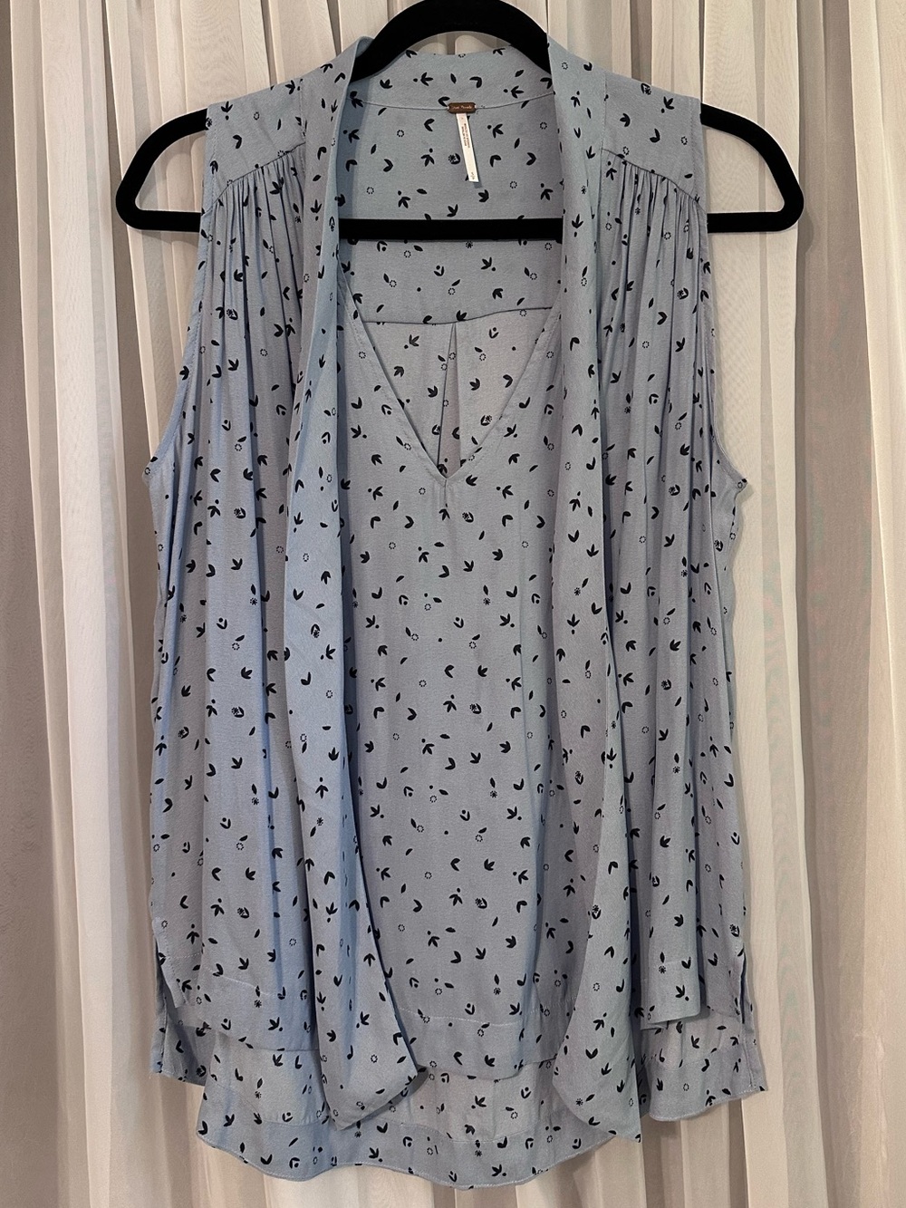 Free People Light Blue Sleeveless V-Neck Tie Front Flowy Tank Top Size S
